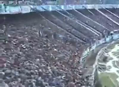 Tsunami gibi gol sevinci