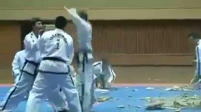 Müthiş karate gösterisi