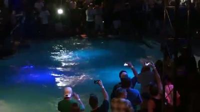 Havuz içinde müthiş jet ski şov