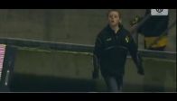 video Top toplayıcı çocuk kaleciye posta koydu