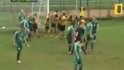 Sahada yüzerek gol sevinci