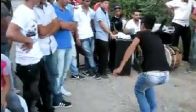 Gençlerin kan donduran dansı (Çal keke çal)