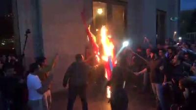 Ermeniler Türk bayrağı yaktı