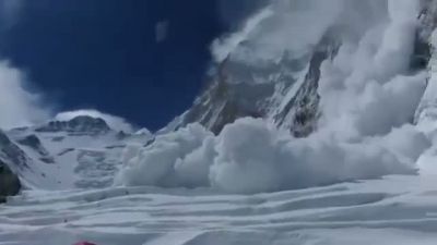 Everest'te Çığ Düşme Anı