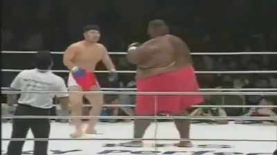 Kafes Dövüşçüsü vs Sumocu