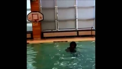 Willian Bu Kez Havuzda Şov Yaptı