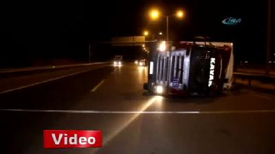 Hatay'da Fırtına Tır Devirdi