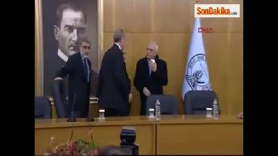 Başbakanın Mikrofonu Açık Kaldı