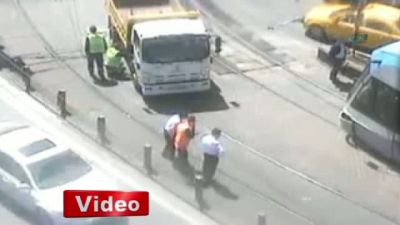Tramvay ile Otobüs Çarpıştı