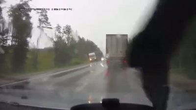 Alev Topu Çıkaran Tır Kazası