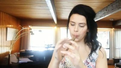 Onlarca Enstrüman Çalan Kız