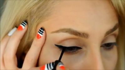 Kolay Eyeliner Sürme Tekniği